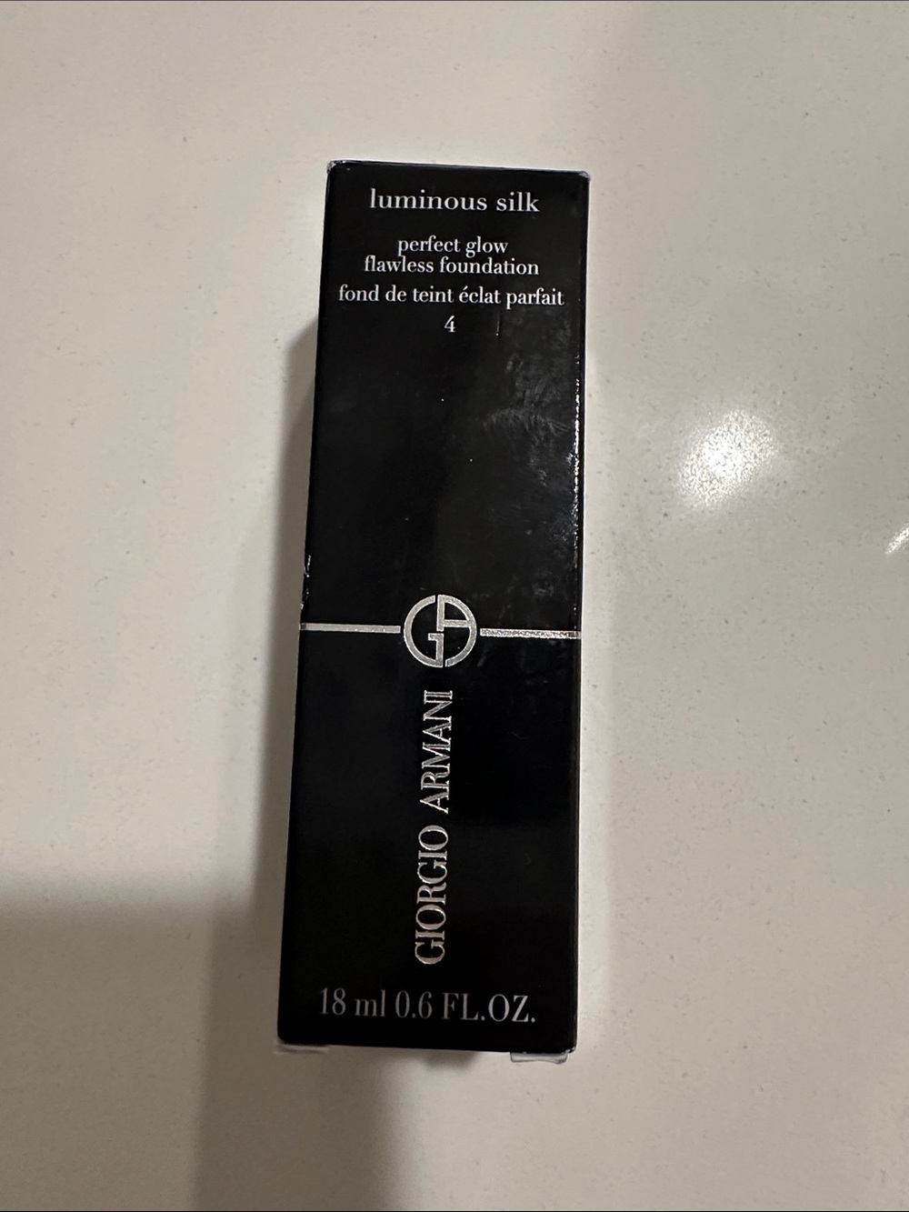Giorgio Armani Luminous Silk Flawless Foundation - Black Packaging (Shade 4)
